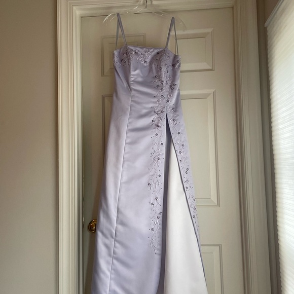 LIKE NEW Embroidered Lavender Prom Dress/Ball Gown - size M - Picture 2 of 7
